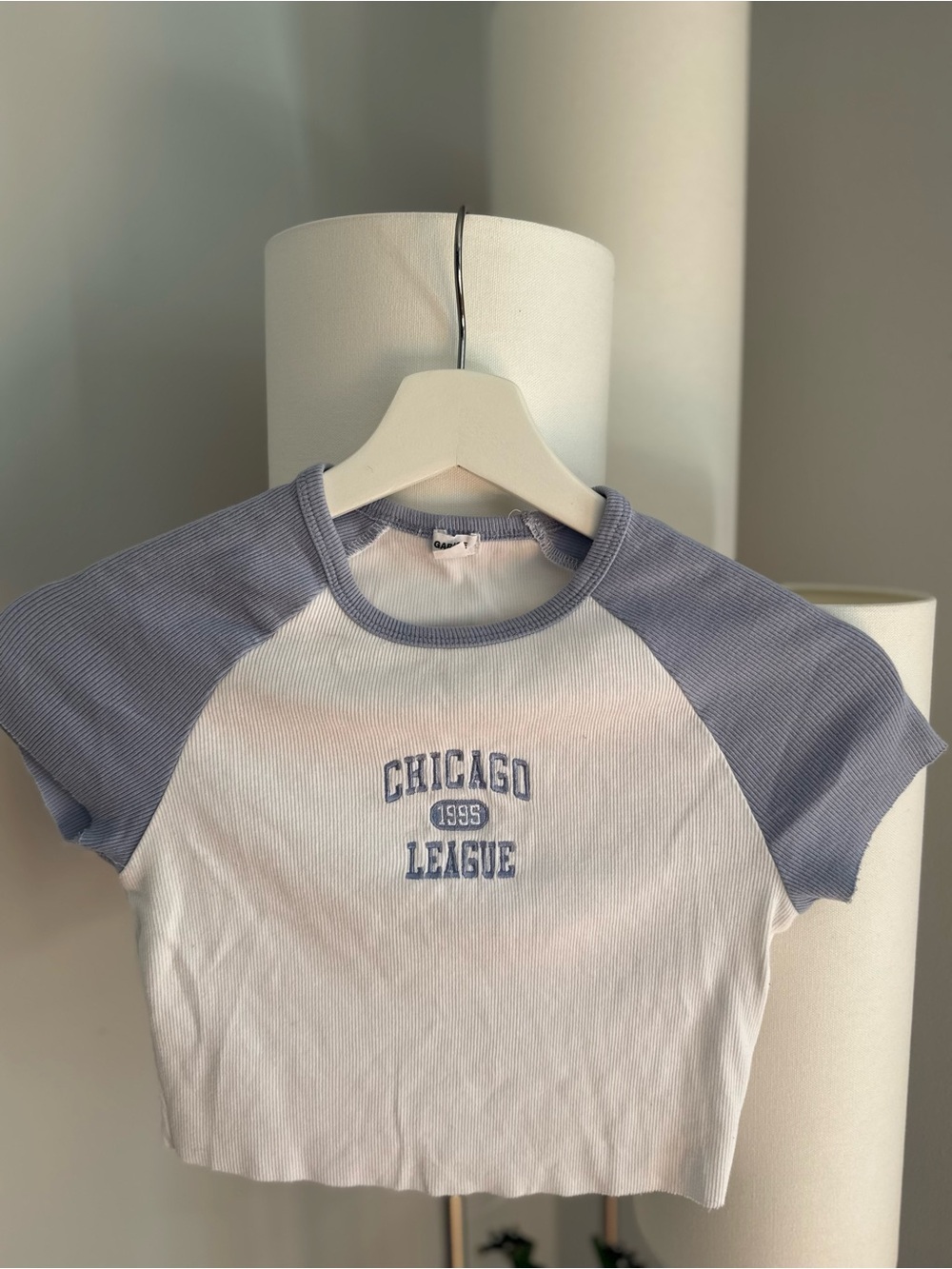 Garage Chicago League 1995 Raglan Crop Tee - White & Light Blue